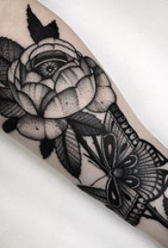 花卉纹身图案  种类多样的唯美花卉纹身图案