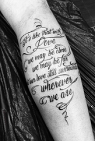 欧美小腿纹身 男生小腿上黑色的花体英文纹身图片