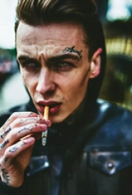 超级帅哥个性的纹身图