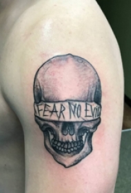 大臂纹身图片 男生大臂上蒙面的骷髅纹身图片