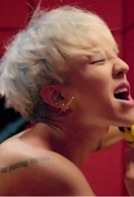 权志龙的纹身  明星手上英文和几何纹身图片