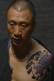 孙红雷纹身图案  明星肩部彩绘的龙纹身图片