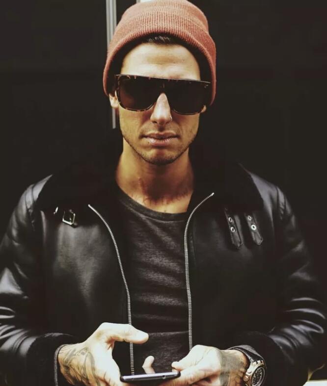 时尚帅哥经典好看的纹身图