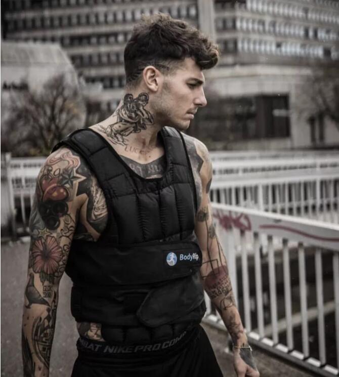 时尚帅哥经典好看的纹身图