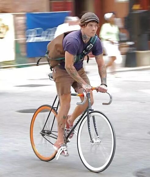 时尚帅哥经典好看的英文纹身图