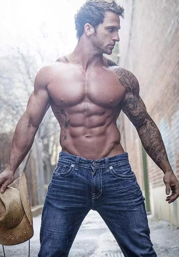 帅哥霸气个性的纹身图案