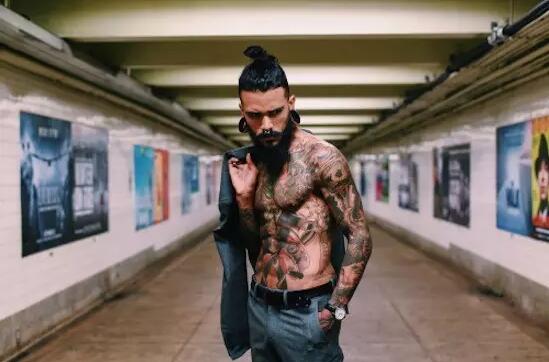 型男帅哥时尚图的纹身