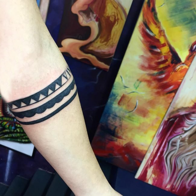 臂环纹身图案   简单却不失大方的臂环纹身图案