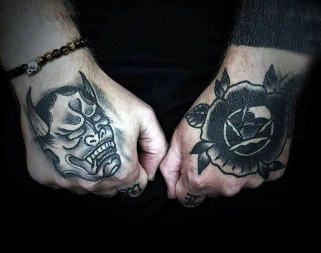 黑玫瑰纹身图案  黑暗色系的玫瑰纹身图案