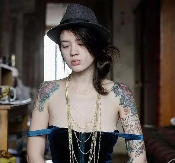 潮流时尚美女纹身图片