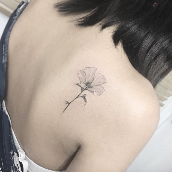 女生后肩部唯美而又清新的纹身图案