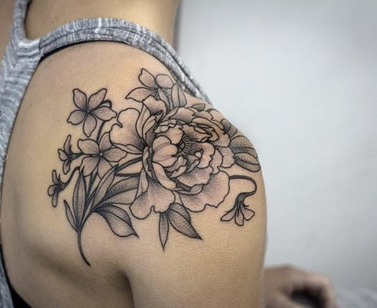 女生后肩部唯美而又清新的纹身图案