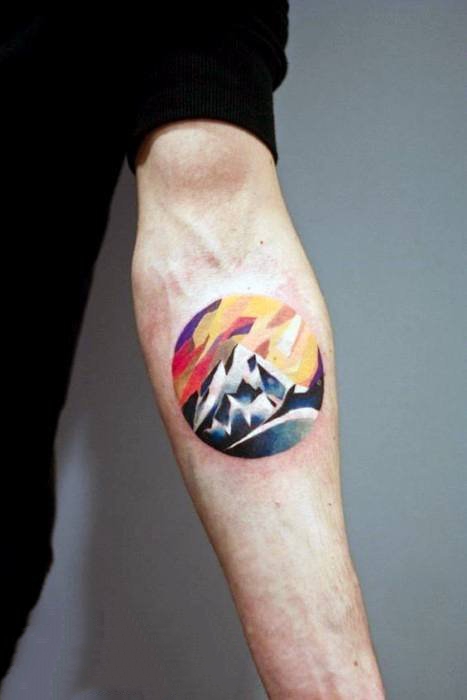 山脉纹身  几何设计感的山脉纹身图案