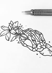 一只拿花的骷髅手纹身手稿