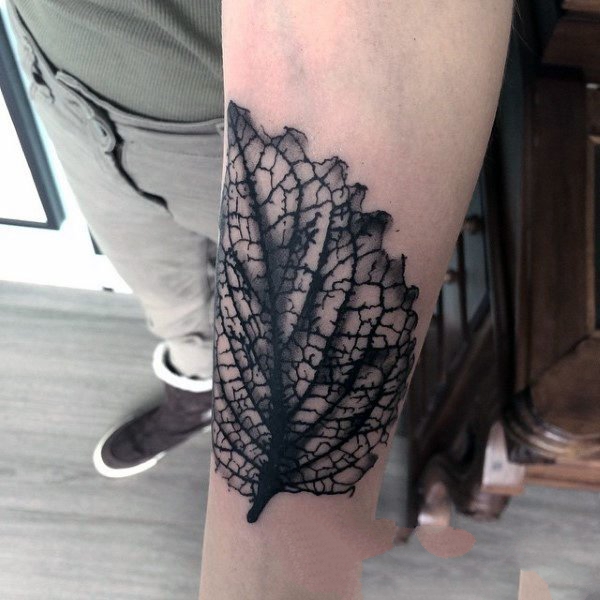 叶子纹身  经络分明的叶子纹身图案