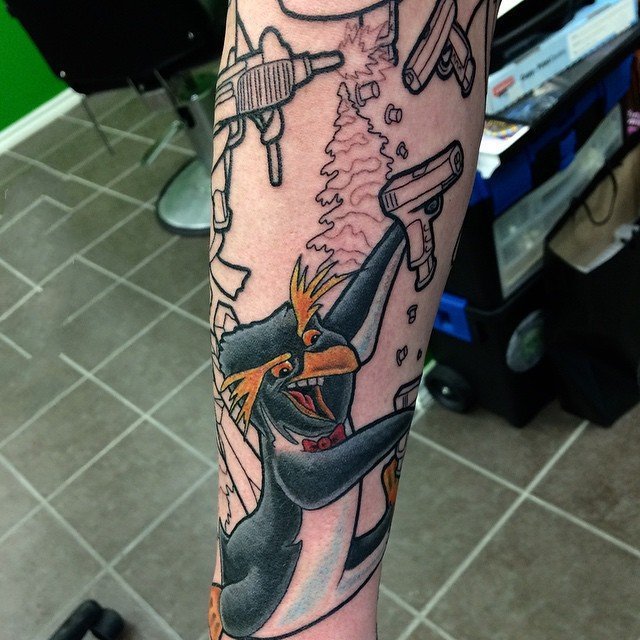 企鹅纹身图  彩绘呆萌的企鹅纹身图案