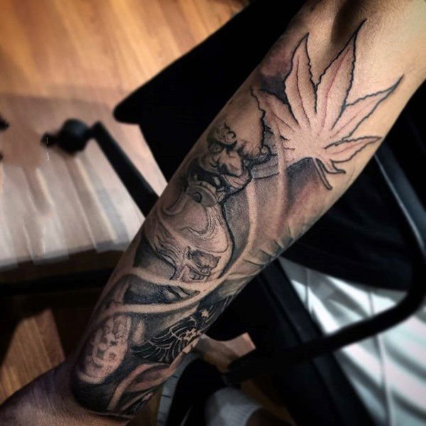 枫叶纹身图  创意搭配的枫叶纹身图案