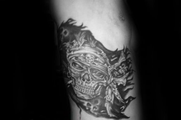 海盗纹身图案  黑灰色调的海盗纹身图案