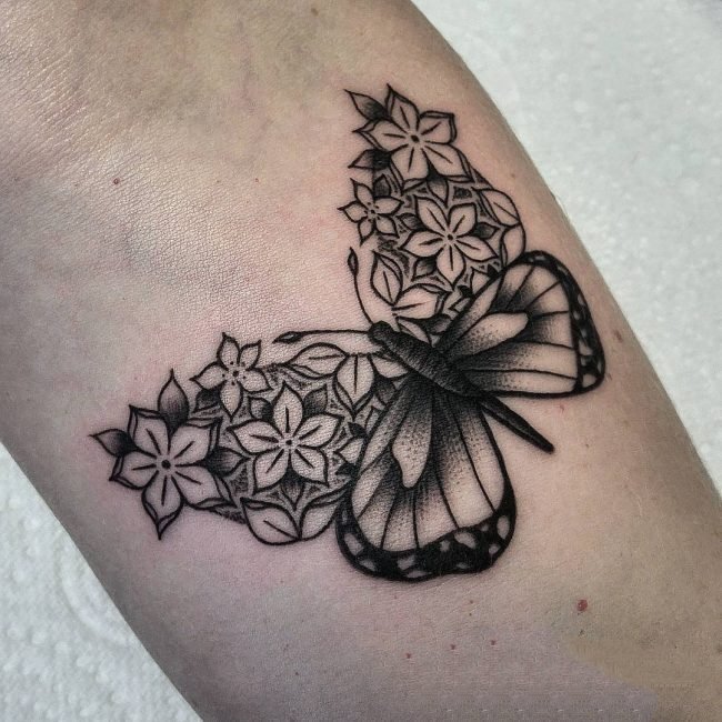 纹身蝴蝶女   偏偏飞舞的蝴蝶纹身图案