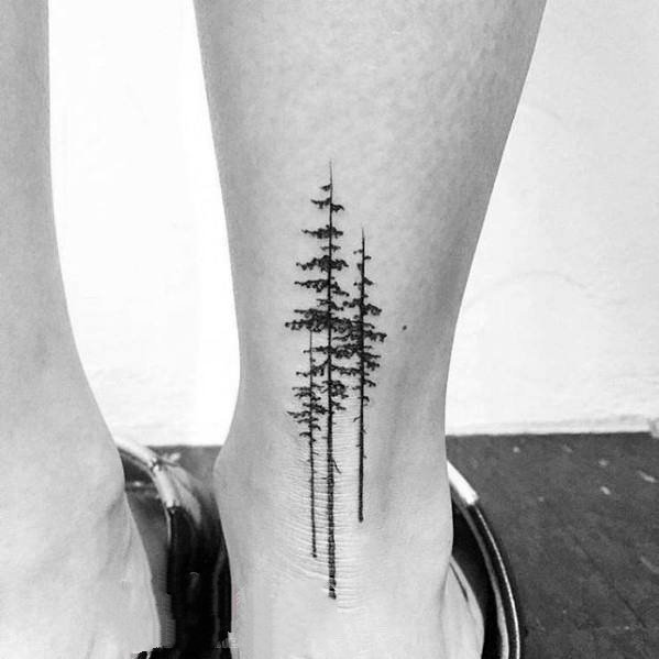 纹身小树  黑灰色调的小树纹身图案
