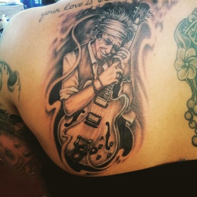 音乐纹身图案   创意表达的乐器纹身图案