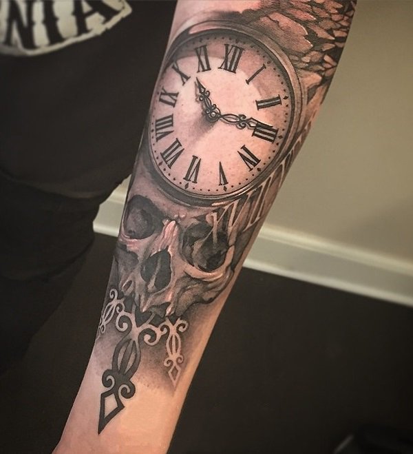 时钟纹身  记录时光流逝的时钟纹身图案