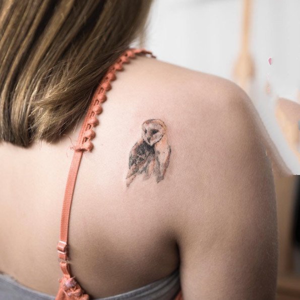 纹身后背  清新而又魅力不凡的后背纹身图案