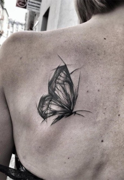 纹身后背  清新而又魅力不凡的后背纹身图案