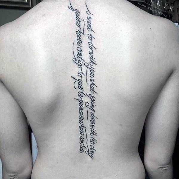 脊柱纹身男   设计感十足的男生脊柱纹身图案
