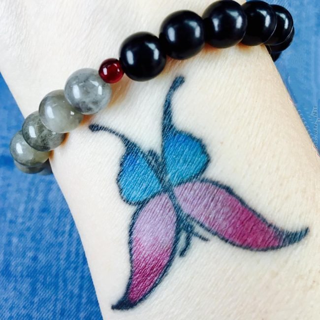 纹身蝴蝶女  翩翩飞舞的蝴蝶纹身图案