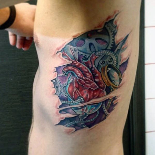 心脏纹身图案   真实而又血腥的心脏纹身图案