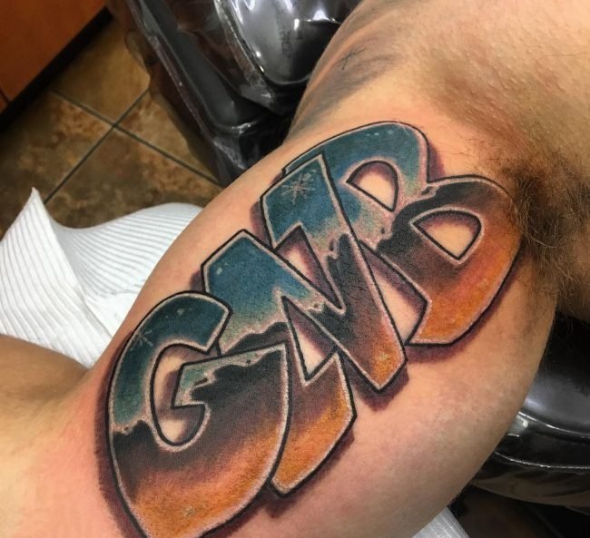 纹身 涂鸦    随性而又别具特色的涂鸦纹身图案