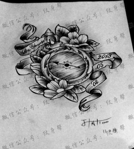 一款漂亮潮流的黑白指南针纹身图案