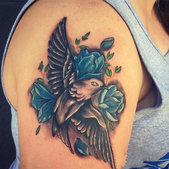 纹身鸟  振翅飞鸣的鸟纹身图案