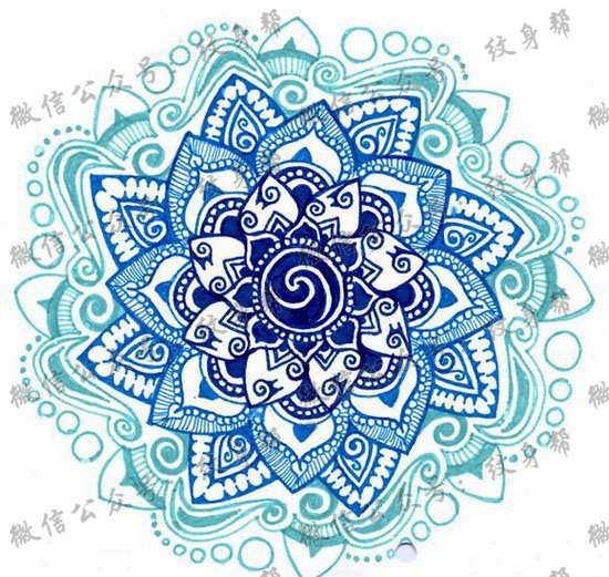 一款潮流漂亮的图腾花卉纹身图案