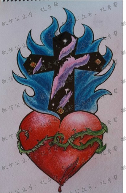 时尚潮流的一款爱心十字架纹身手稿