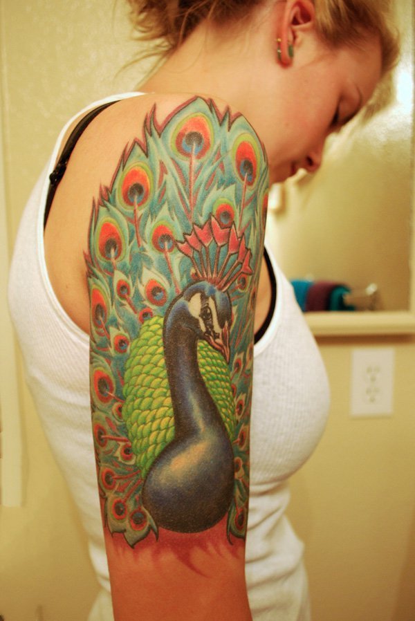孔雀纹身图片   五光十色的孔雀纹身图案