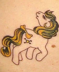 调皮独角兽色彩文身图案