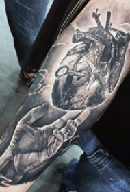 心脏纹身图案   创意十足的心脏纹身图案