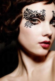 脸部纹身图案  时尚而又别致的脸部纹身图案