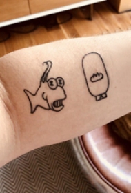 小纹身简笔画 男生手臂上黑色的简笔画纹身图片