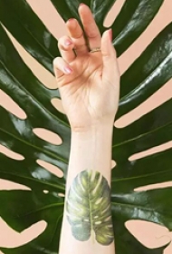 带有植物花卉香气的纹身图案