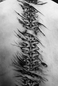 男生脊柱纹身   线条分明的男生脊柱纹身图案