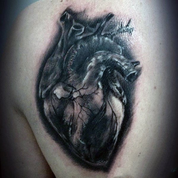 心脏纹身图案   黑色色调的心脏纹身图案