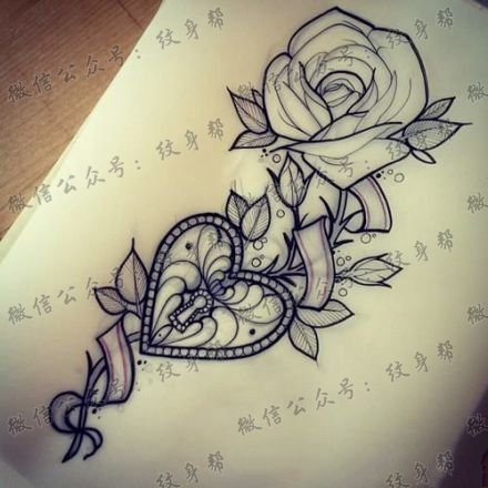 大气的玫瑰花钥匙纹身图案