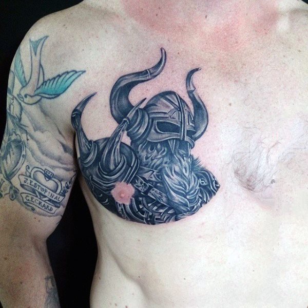 铁血战士纹身   气宇轩昂的铁血战士纹身图案