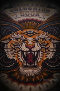 彩色老虎头眼睛蝴蝶纹身手稿图片