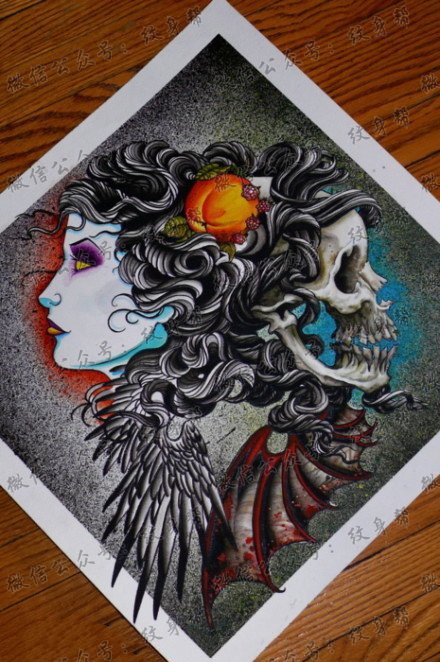 欧美彩色翅膀骷髅女郎纹身图片