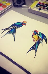 彩色燕子纹身手稿图片