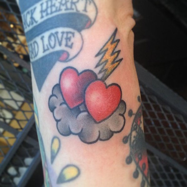 纹身桃心   形态各异的心纹身图案